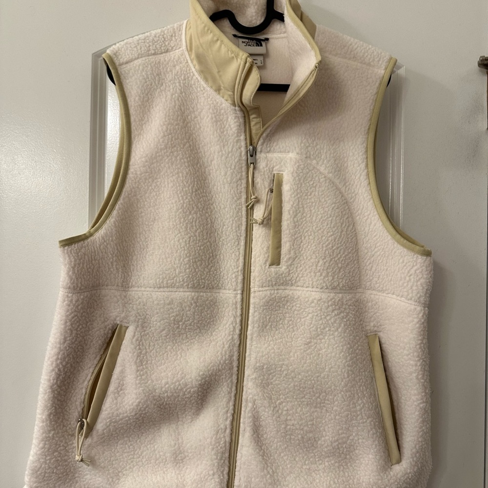 The north face women’s white fleece vest. Size L